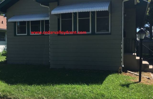 Photo of 3 Bedroom, 2 Full Bath Single Family Home with Single Stall Detached Garage 326 Cutler St Waterloo