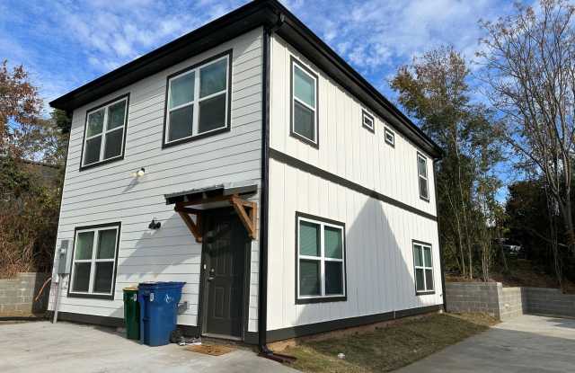 4 BR/ 4BA Home Located on MLK