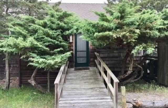 866 Evergreen Walk