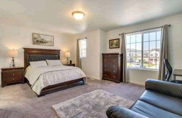 198 East Allister Court