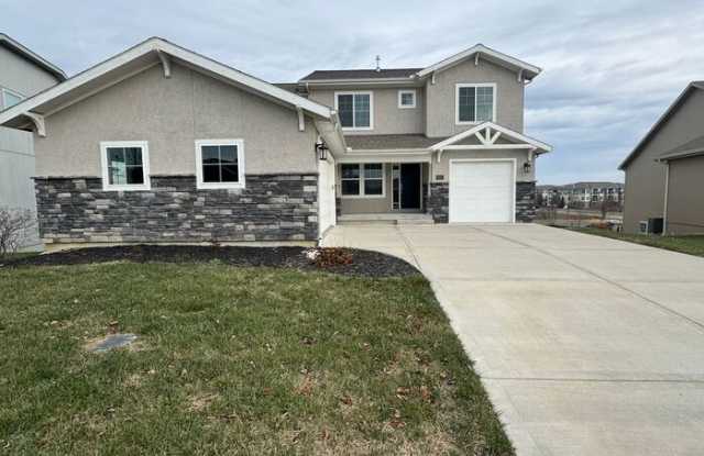 8111 North Sycamore Avenue