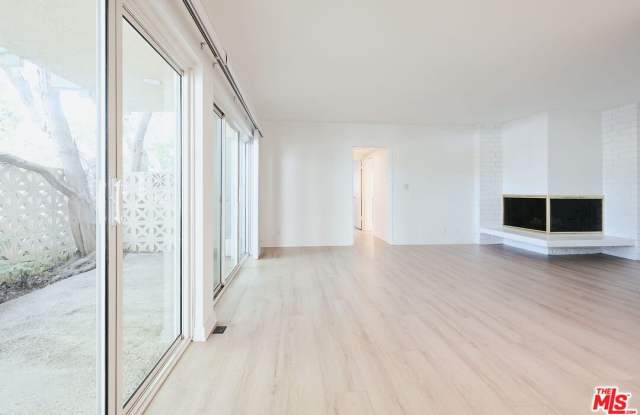 Photo of 7712 Paseo Del Rey unit: 1