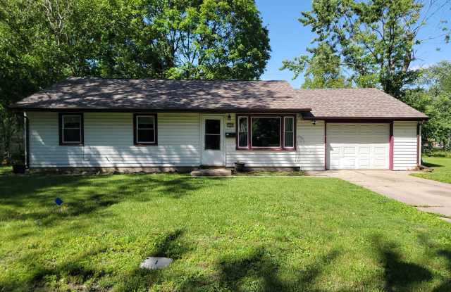 3 Bedroom Home With A Large Fully-Fenced Yard