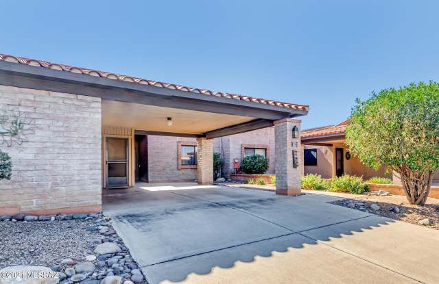 927 W Calle Del Vencejo