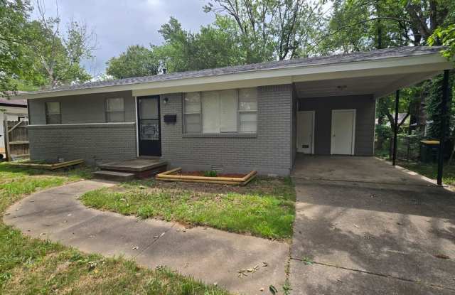 9205 Woodford Dr