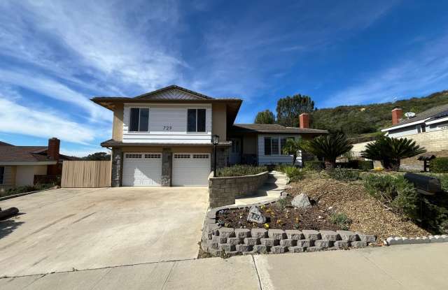 MOUNTAIN VIEWS!! Newbury Park 4+2.5 on cul-de-sac lot!