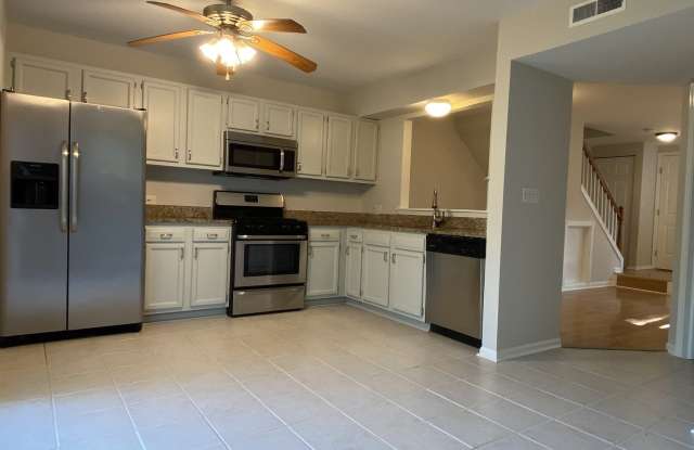 2663 Prairieview Lane S