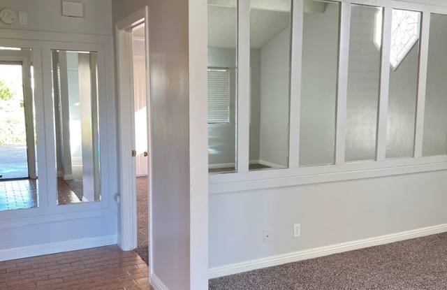 SOUTHWEST BAKERSFIELD MOVE-IN-SPECIAL **FIRST MONTH'S RENT FREE!!**