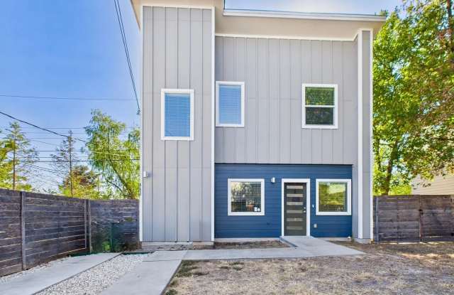 Photo of Charming Modern Farmhouse-Style 2-Bed Condo with Private Yard in Austin