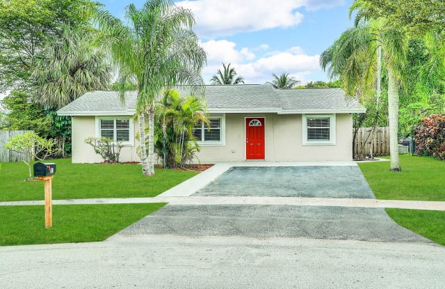 713 SW 79th Ave - 713 Southwest 79th Avenue, North Lauderdale, FL 33068