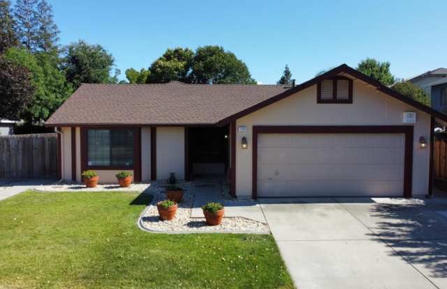 Charming 3 Bedroom, 2 Bath Home in a Prime Neighborhood!