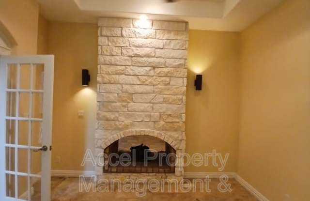 2423 W. Hampton Ave.