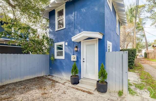 318 E 45th Street unit: Studio/Loft