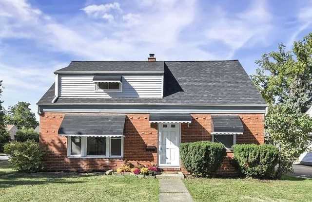 640 E 261st St, Euclid OH 44132