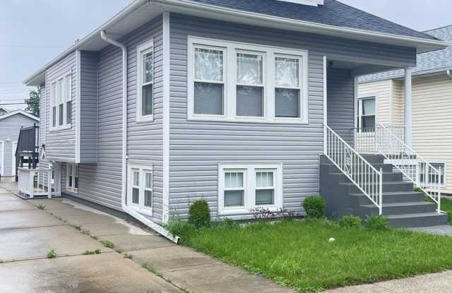 4438 N Austin Avenue