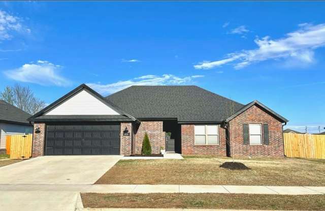 Photo of Stylish 4-Bed With Fireplace  Covered Porch