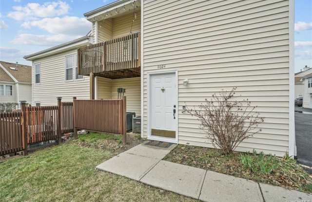 4024 Whispering Hills
