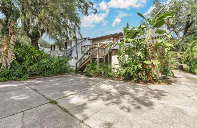 614 E ANDERSON STREET