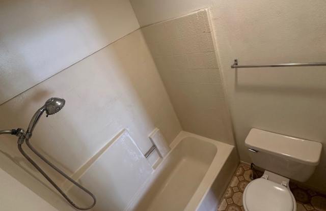 CUTE 2ND FLOOR 1 BEDROOM CONDO W/ LOFT