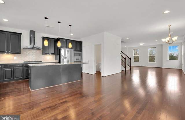 42406 BENFOLD Square