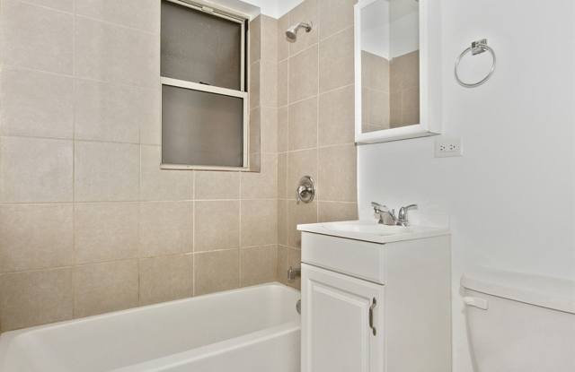 7915 South Hermitage Apartments