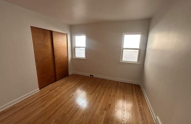 8816 South Blackstone Avenue