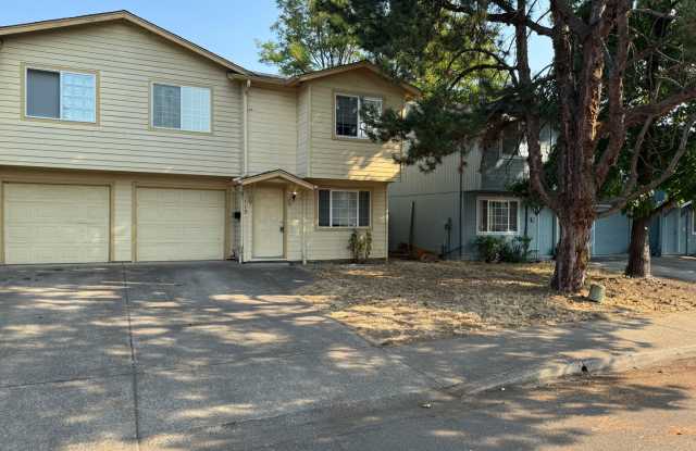 Updated 3 bedroom 2 bath duplex! MOVE IN SPECIAL!