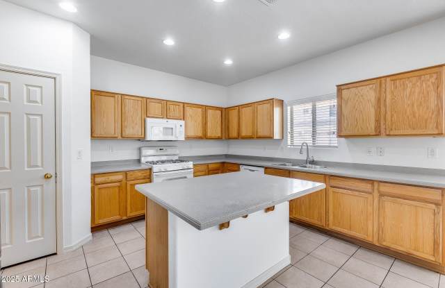 17435 W SAGUARO Lane