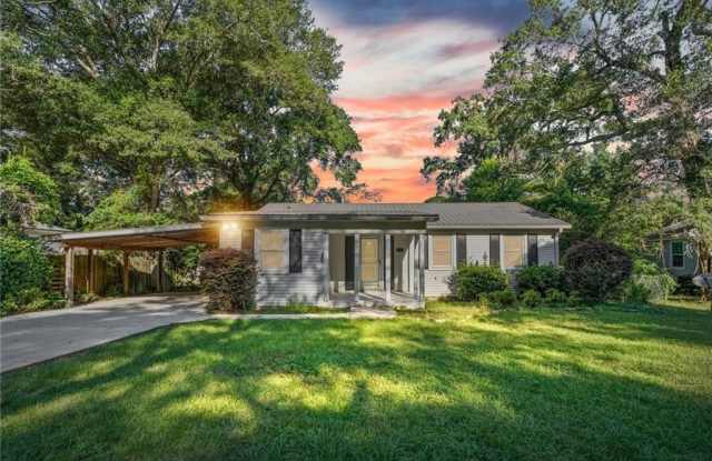 315 Azalea Circle W
