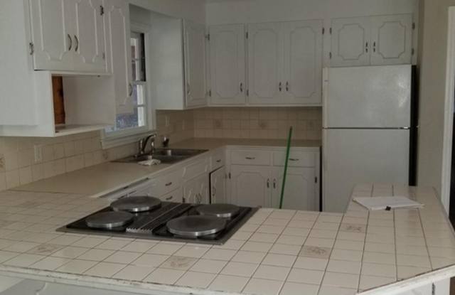 3 bedroom 2 Bath Palmetto Street Florence with extra large patio and office!!