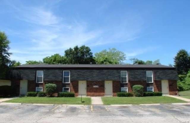 715 WHITE OAK Drive