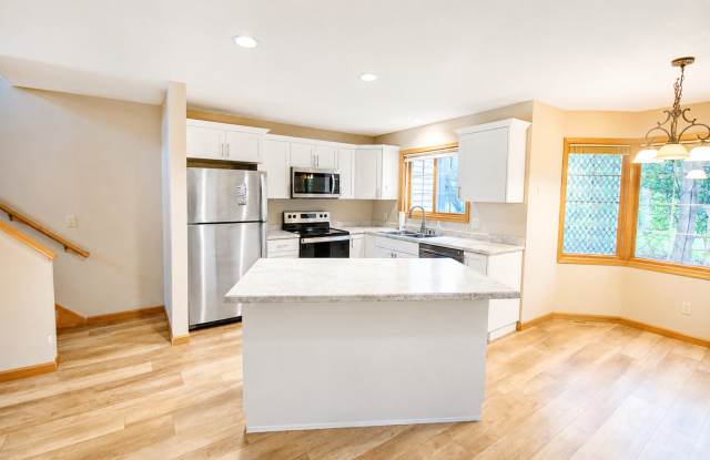 Bright Townhome with Fireplace & Nature Views