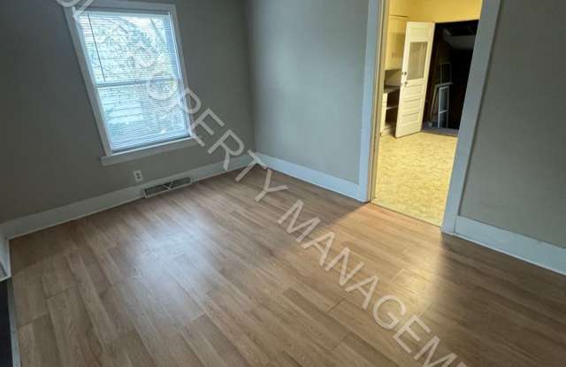 2 Bedroom 1 Bath Single Family Home Available NOW! 1/2 OFF SECURITY DEPOSIT FOR A MOVE IN BEFORE MARCH 1st!!