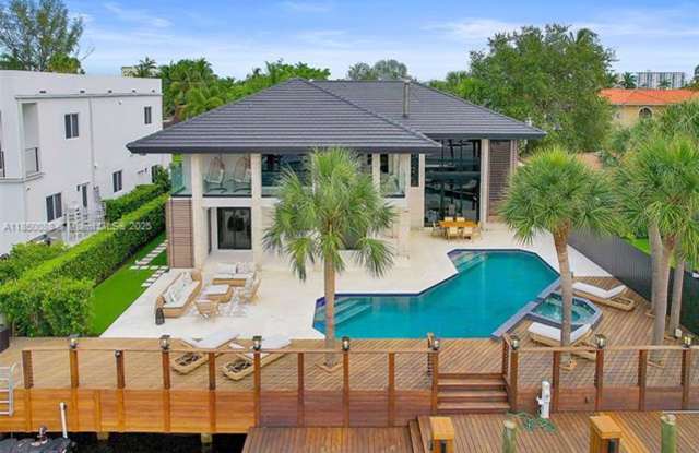 3343 NE 166th St NORTH MIAMI BEACH, FL 33160