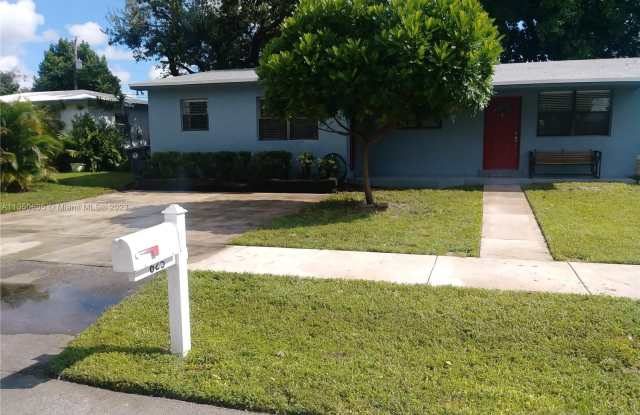 4625 SW 33rd Dr - 4625 Southwest 33rd Drive, West Park, FL 33023