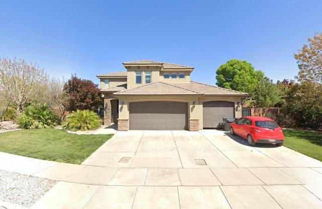4 Bedroom in the Desired Area.