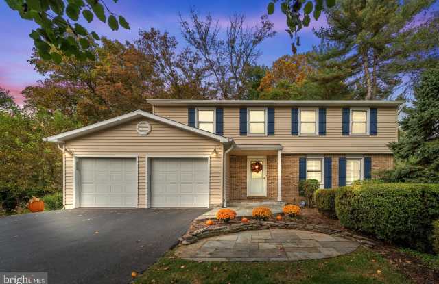 904 CANTLE LANE