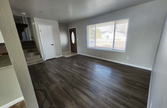 Shop-Ready 4BR Home with Lift-Ready Detached Garage  RV Parking Near Downtown Firestone