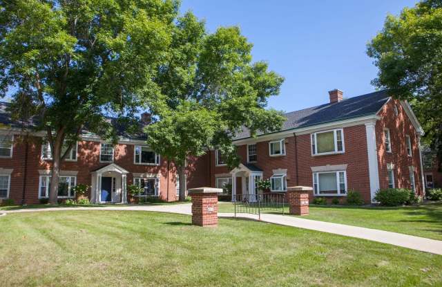 Photo of Colonial Court Apartments