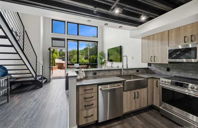 172 E Prospect Avenue unit: 204