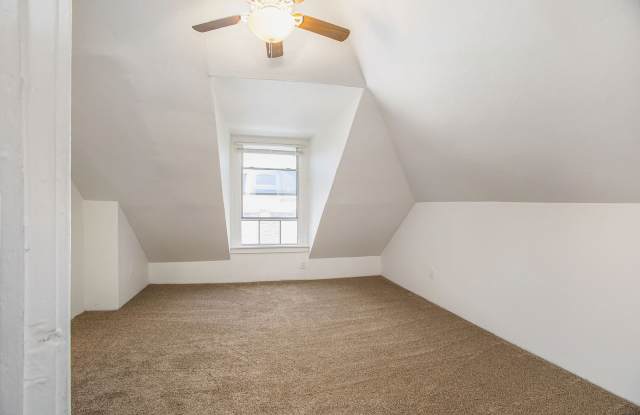 1231 Park Ave #E - 1 bedroom | 1 bathroom | Upper unit