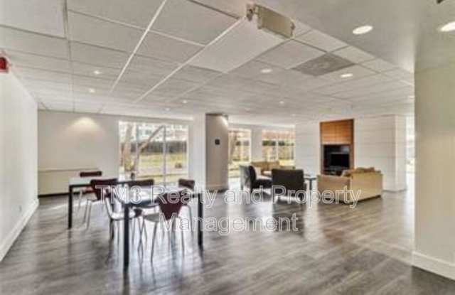 600 East 8th Street 2D