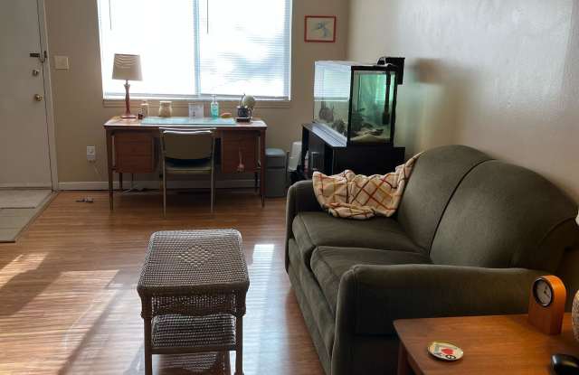 484 BRENTWOOD