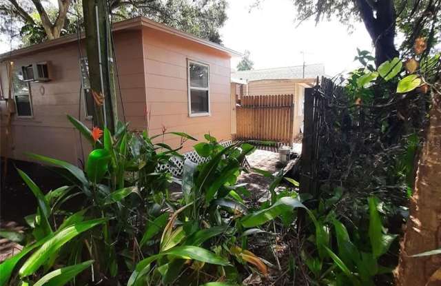 Photo of 2553 1/2 52ND AVE N