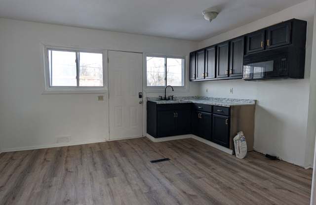 Cozy 3 Bed 1 Bath Harrisburg Home - Available Now!