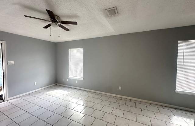 900 West Caffery Avenue - 4