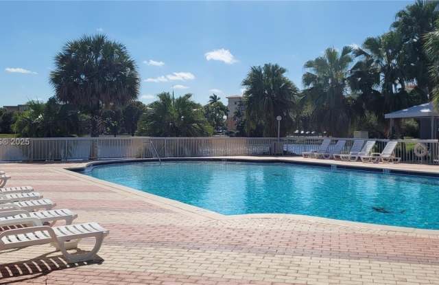 9371 Fontainebleau Blvd