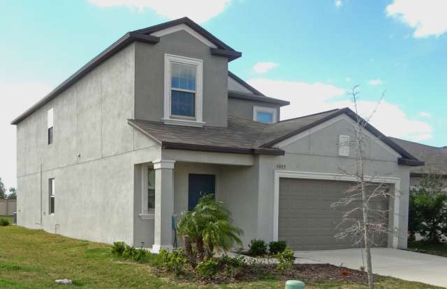 5 bedroom, 2.5 bath in gorgeous community