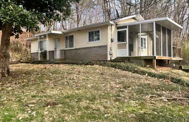 Quiet Country Feel — Minutes From Downtown Knoxville 2bd/1bth