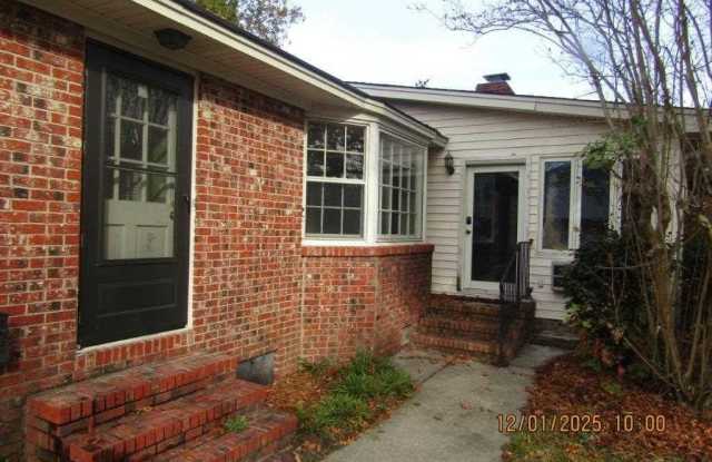 864 Thunderbird Drive